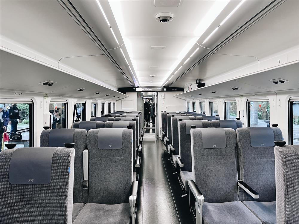 新自強號-台鐵EMU3000時刻表、西部班次、商務車廂座位表、騰雲座艙票價、訂票、站票